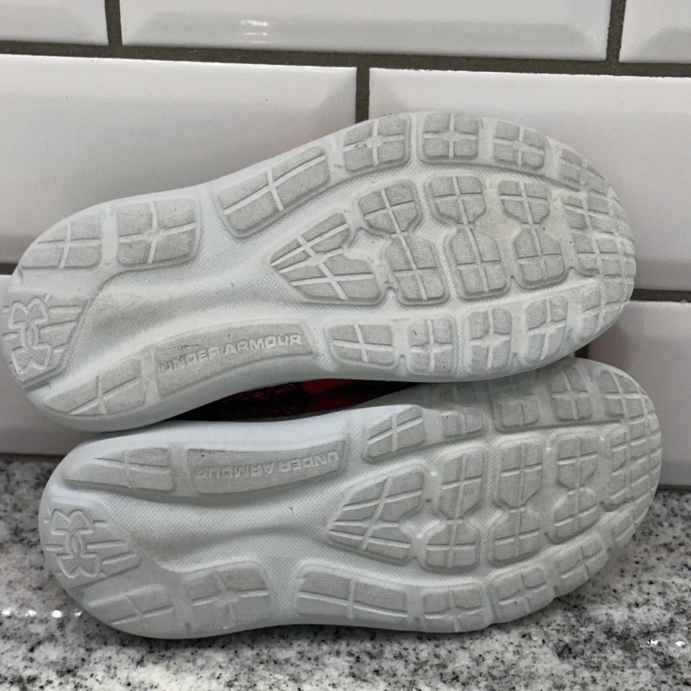 Under Armour Kids 10K Run Play Sneaker Red Black Slip On Athletic 3026530-600